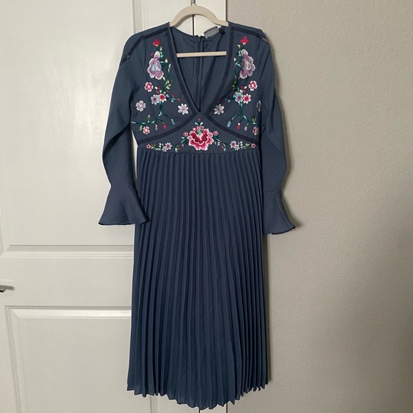 COPY - ASOS DESIGN Maternity embroidered pleated midi dress in blue - Picture 6 of 8